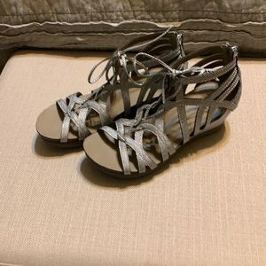 ✨NWOT Women’s Hocus Pocus Silver Lace-Up Sandals